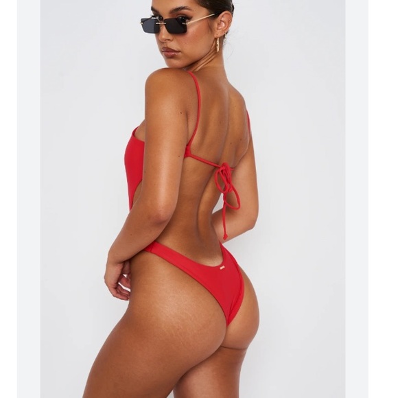 White Fox Boutique Columbia One-Piece Swimsuit Red ❤️ Sz Medium NWT - Picture 2 of 12